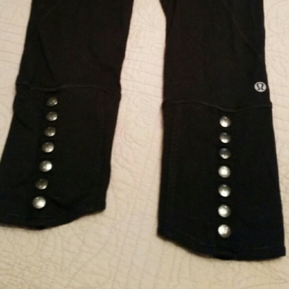 Lululemon button crops - Picture 2 of 7